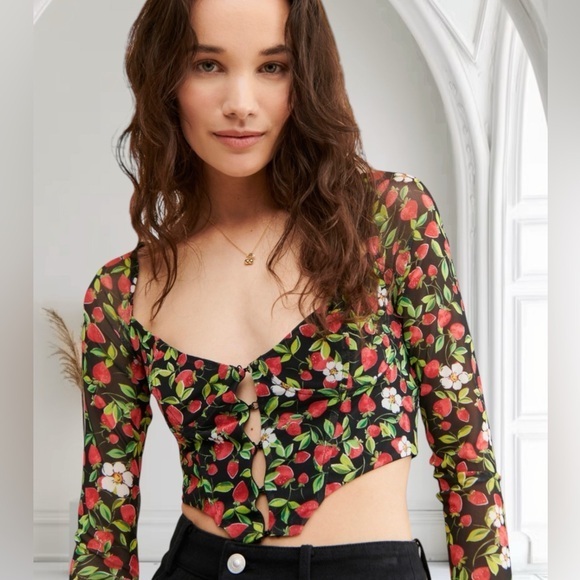 AFRM Tops - Cute cherry print/strawberry print crop top